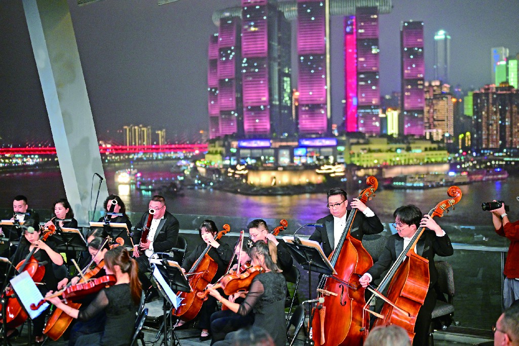 “重庆之夜”交响音乐会常态化首场演出在重庆国际会客厅举行.jpg
