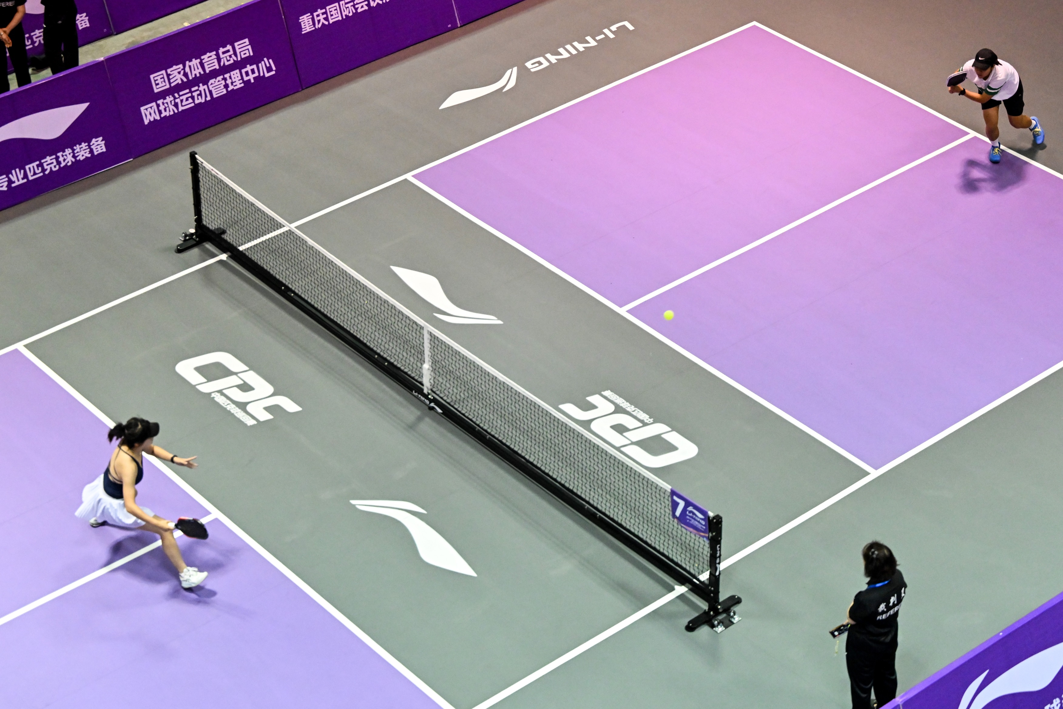 “李宁杯”中国匹克球巡回赛重庆站开赛 全国高水平选手南岸挥拍.jpg