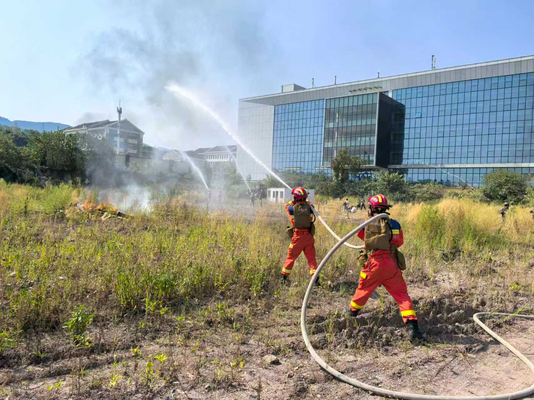 砺兵三伏天 南岸织密森林防灭火安全网.jpg